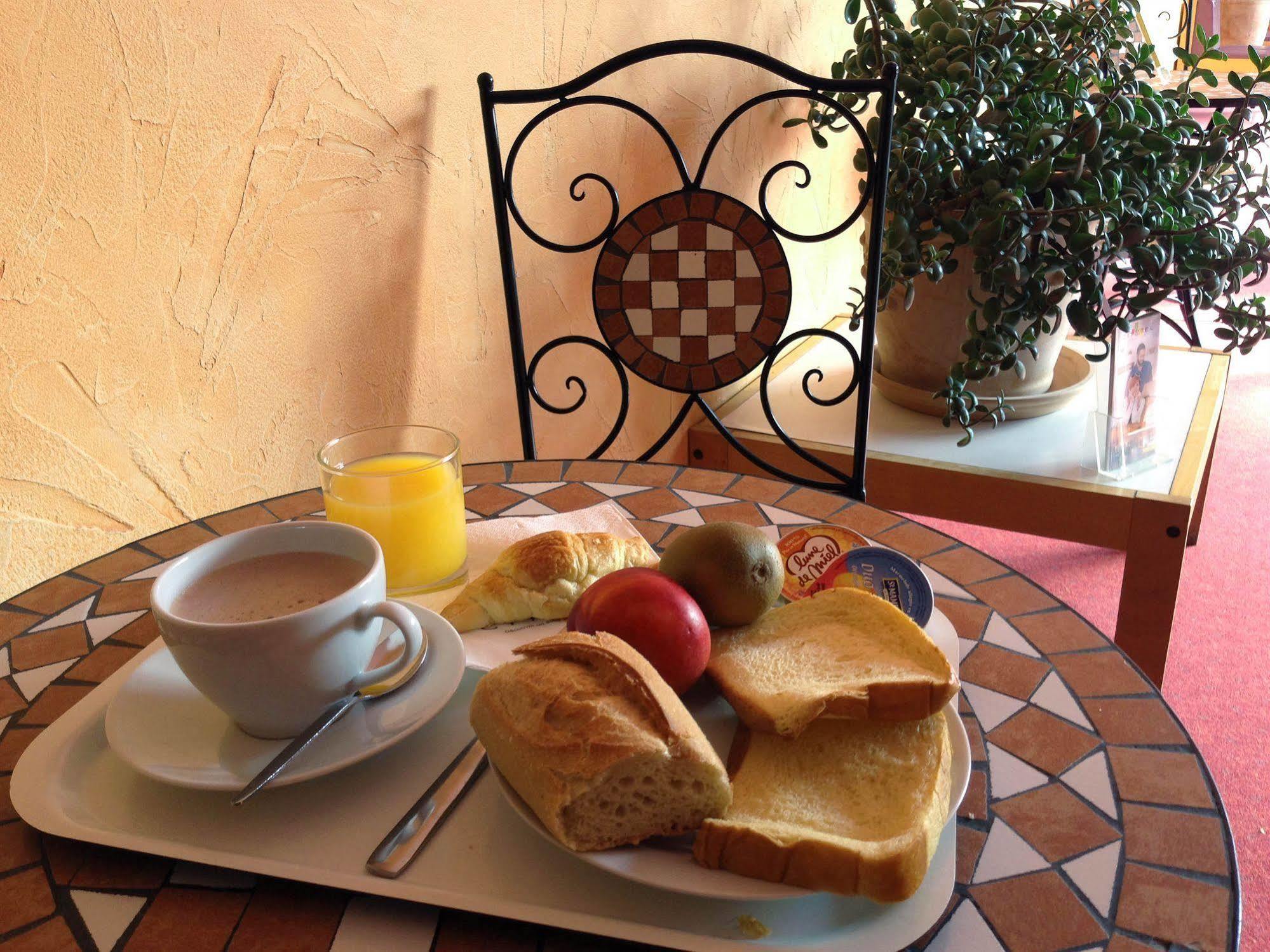 Logis Hotel Atrium Epinal Golbey Chavelot Esterno foto
